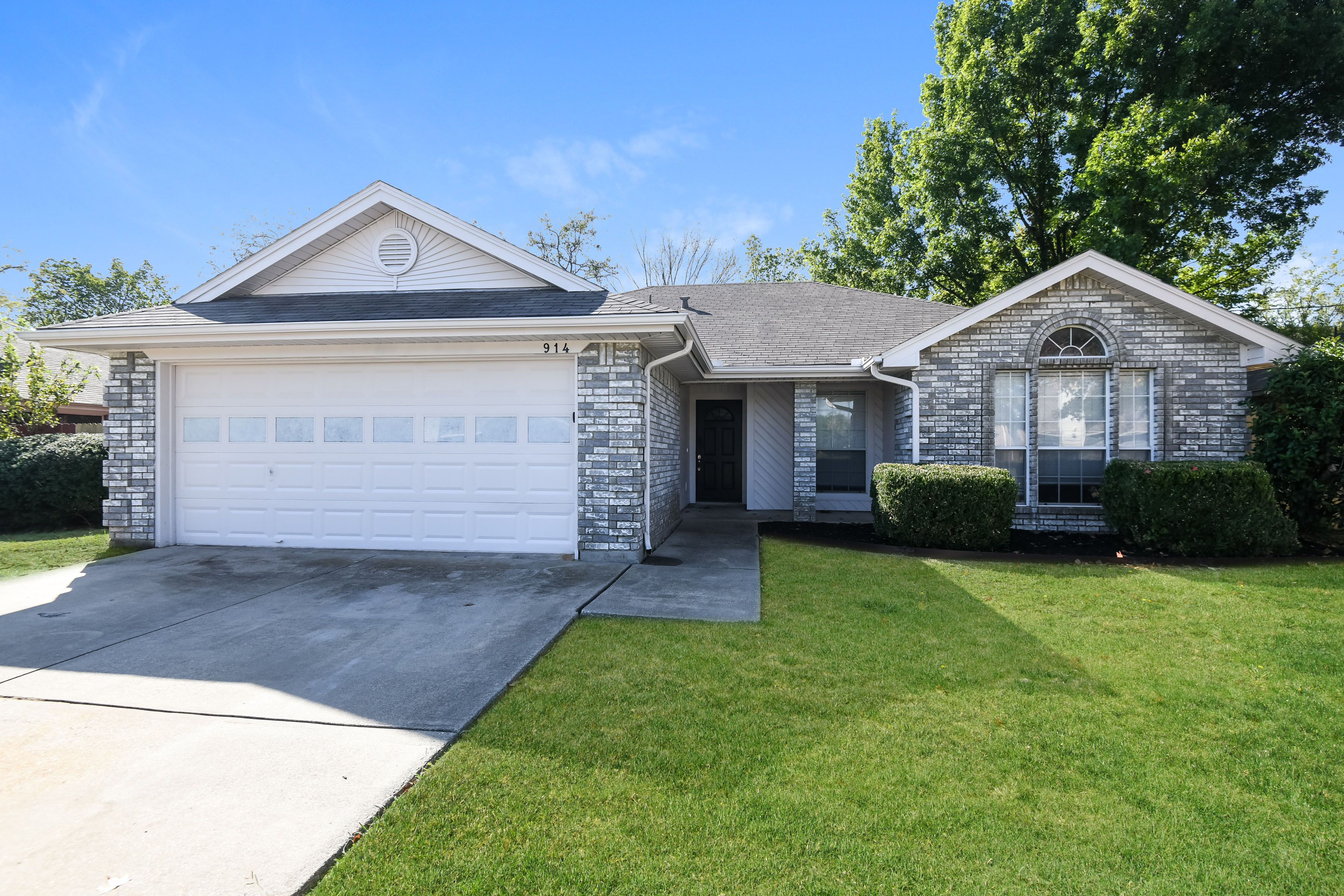 914 Pierce Arrow Dr Arlington, TX 76001